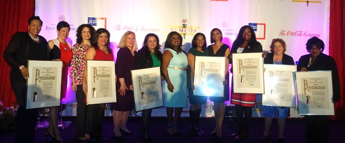 Las honradas durante el Mes de la Mujer y compartiendo con la concejal Julissa Ferreras y las representantes de Coca-Cola y NY1. Fotos Javier Castaño
