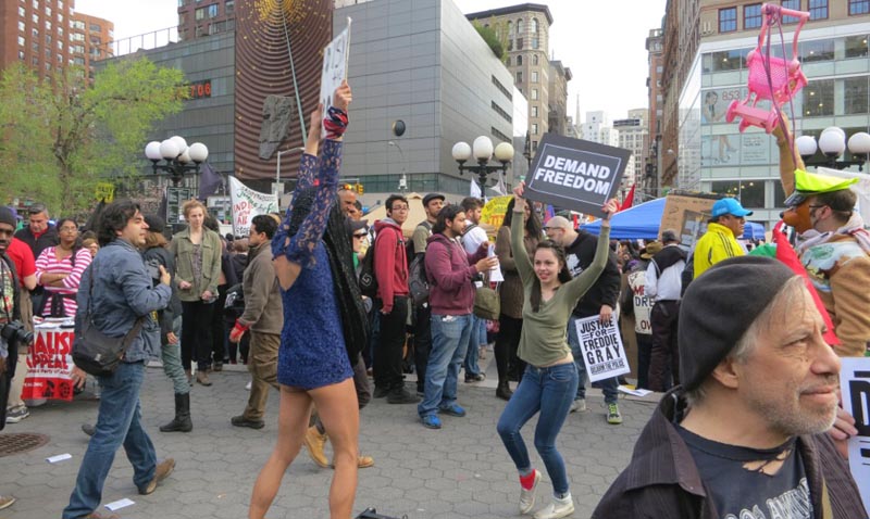 En Union Square la manifestación fue colorida y algo divertida el Día Internacional del Trabajo. 
