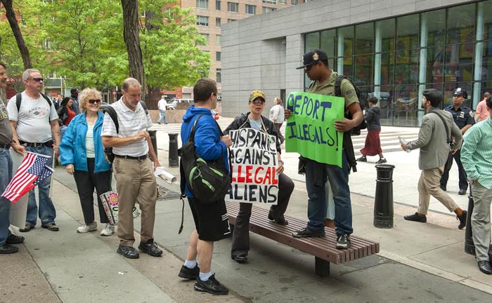 Manifestación en contra de los inmigrantes indocumentados. Foto Oscar Frasser