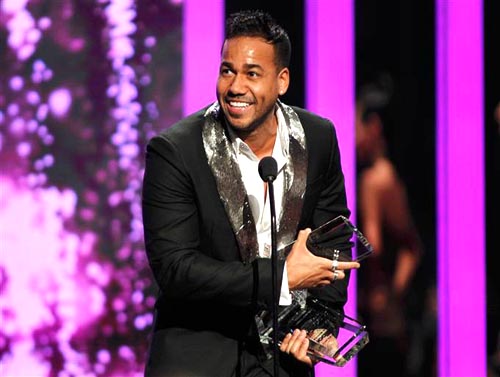 Romeo Santos se llevó el premio del Mejor Artista, superando a Enrique Iglesias, quien se llevó el premio al Mejor Album. 