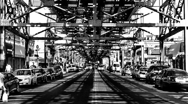 La Avenida Roosevelt in black and white.
