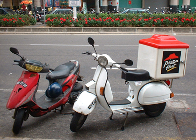 Motociletas o 'scoores' como estos serán regulados en el estado de Nueva York. 