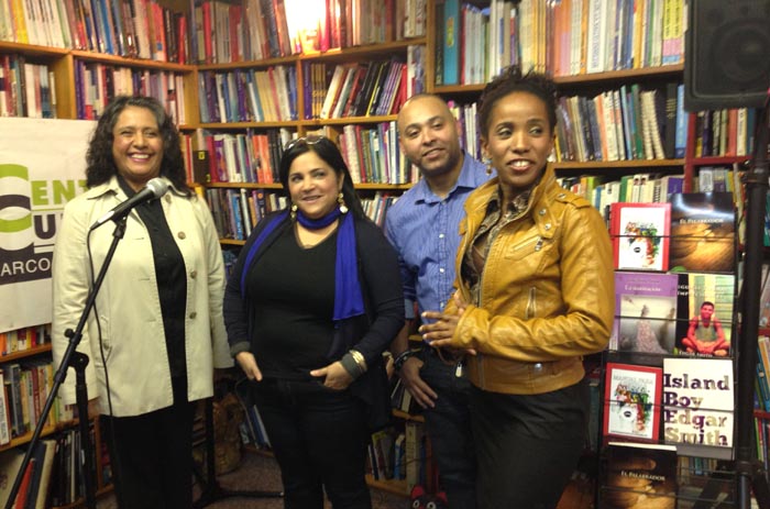 En la Librería Barco de Papel, desde la izquierda, Rina Soldevilla, Zoila Abreu Vargas,Edgar Smith y Ross Benjamin. 