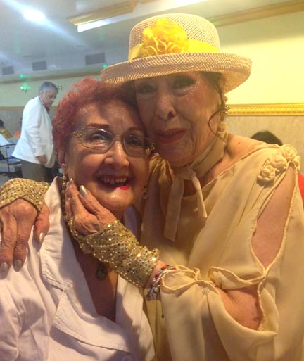 Este tipo de amistad se vivió durante la celebración del Día de las Madres organizado por el LACCQ. Fotos Bibiana Parecki