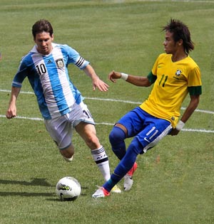 Messi de Argentina y Neymar de Brasil se enfrentarán en la Copa América de Chile 2015. 