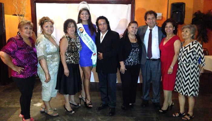 Los directivos del Desfile Hispano de Queens en el Restaurante Boulevard. 
