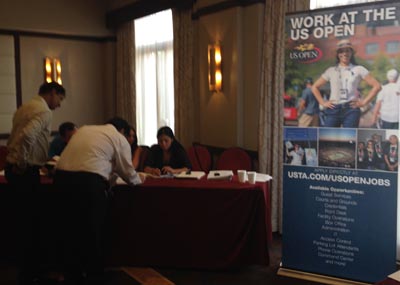 El US Open busca llenar directamente 1,300 empleos de los 6,000 que contrata la organización por intermedio de otras empresas de servicios. 