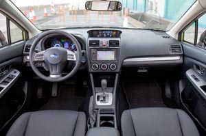 El interior del carro 2015 Subaru XV-Crosstrek.