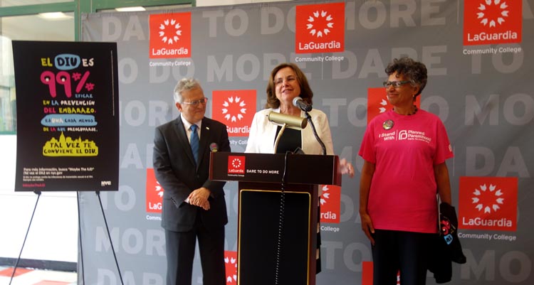 En LaGuardia Community College de Queens, desde la izquierda, Ayman El-Mohandes, Gale O.Mellow y Mary T. Bassett.