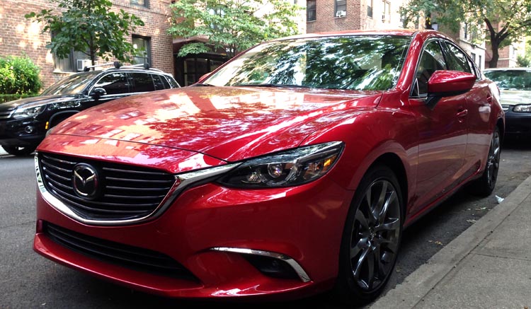 El Mazda 6 impresiona cuando se desplaza por la ciudad y las autopistas.