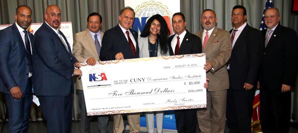 La junta de Directores de la NSA entregó dos cheques de $5,000.00 destinados al Instituto de Estudios Dominicanos mejor conocido por Cuny Dominican Institute que dirige la Dra Ramona Hernandez. De izquierda a derecha;Alex Guzman, (Vice Presidente NSA),David Corona( Ex-Presidente y Miembro de la Junta Directiva),Paul Fernandez (Ex Presidente), Mariano Diaz (ExPresidente) , Dra. Ramona Hernandez( Directora Instituto de Estudios Dominicano de CUNY),Rudy Fuertes (Presidente NSA),William Rodriguez, Francisco Jorge y Pablo Espinal (ExPresidentes).
