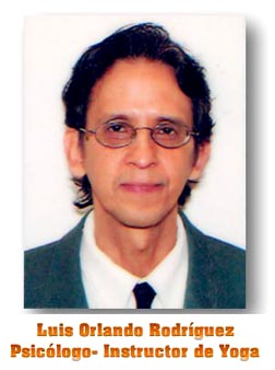 Orlando Rodríguez, instructor de yoga.