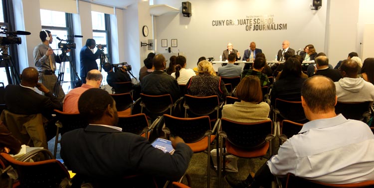 El Contralor Stringer y el presentador de NY!, Errol Louis, encabezaron el panel en la escuela de periodismo de CUNY. Foto Javier Castaño