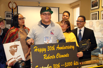 El Licenciado Eliezer, se dirige  a los presentes haciendo mención de la importancia de mantener viva la misión de Roberto Clemente en Nicaragua. De izquierda a derecha; El Asambleita Jose Rivera, la Sra. Sharlene Brown (Directora Ejecutiva del Bronx YMCA), El Presidente LIc. Eliezer Rodríguez fundador , Fiordaliza Rodríguez, Rey Negrón (consultor de los NYYankees), y Ululy Rafael Martínez (Vicepresiente del NPRDP) que también dijo presente para apoyar el Proyecto Club Clemente.