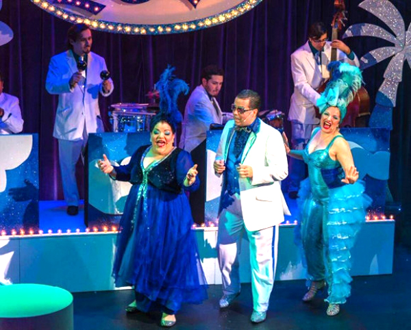 Escena de la obra La Gloria, un cabaret latino.