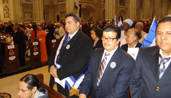 El Cónsul General de Honduras en Nueva York Héctor Monroy asistió en calidad de invitado a la solemne misa en honor a la Virgen de Suyapa.