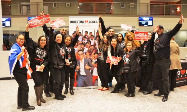 Los fanáticos de Marc Anthony a la entrada del Prudential Center del estado de Nueva Jersey.