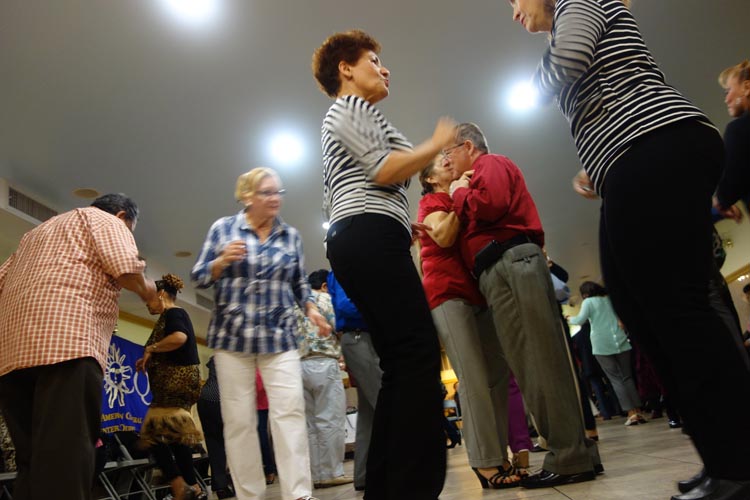 Baile durante el programa Domingo del Recuerdo organizado por el LACCQ.