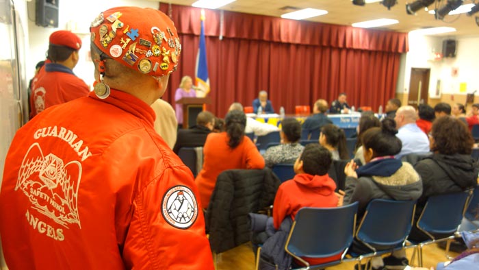 Los Angeles Guardianes estuvieron presentes durante la reunión comunitaria sobre seguridad.