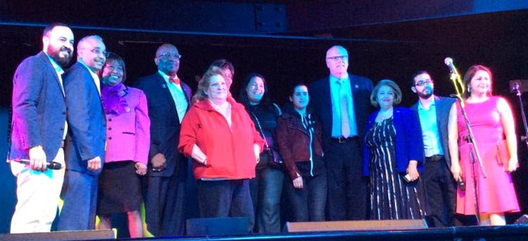 En la discoteca La Boom de Queens, los políticos y activistas se hicieron presente para apoyar a los damnificados del terremoto en Ecuador. Foto courtesía del senador Peralta