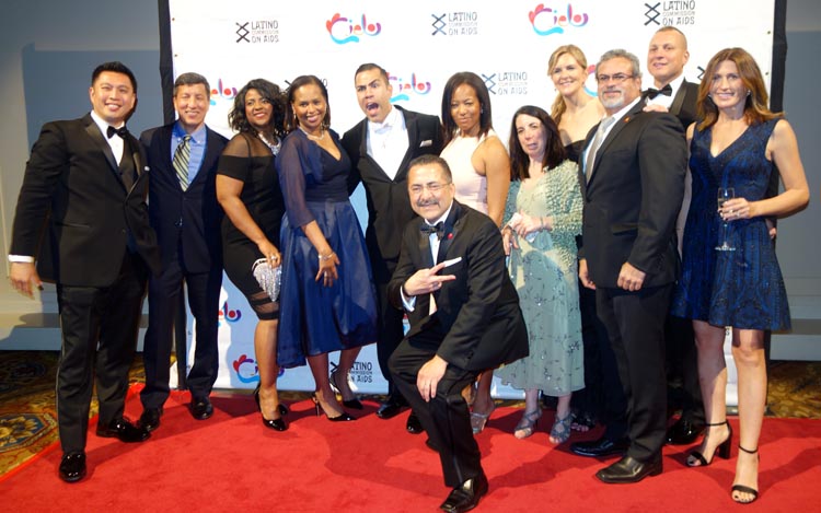 Los honorados durante la gala comparten con las personalidades de la noche.