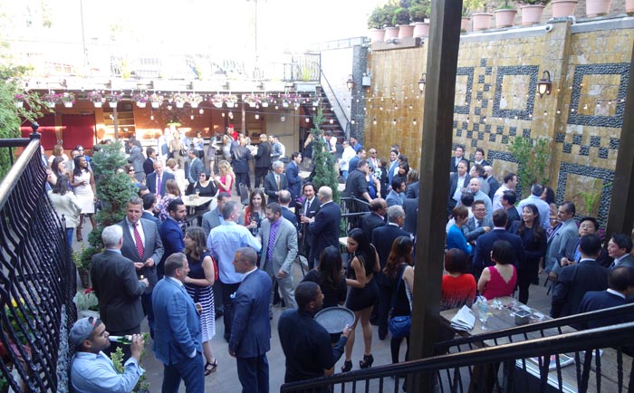 El patio trasero del restaurante Cavo de Astoria, Queens, en donde se realizó la reunión. 