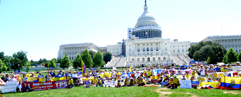 El grupo de ecuatorianos que se desplazó a Washington en busca del TPS.