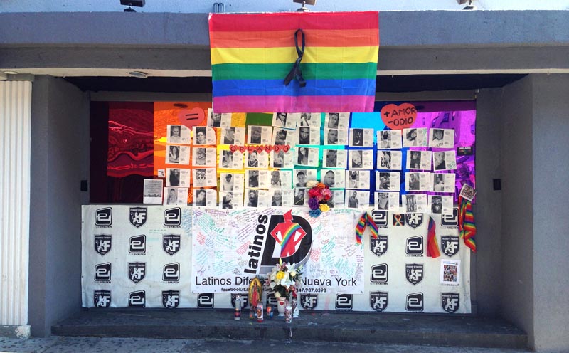 Entrada al Club Evolution de la Roosevelt y la calle 76 en Jackson Heights, Queens. Foto Javier Castaño