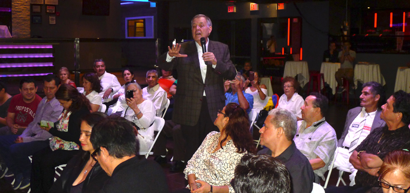 El Procurador Alejandro Ordoñez con los colombianos en La Boom de Queens.