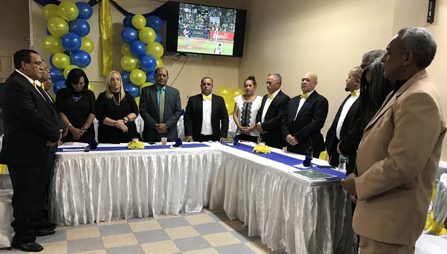 Adolfo Jesurum, Amado Peralta, Rafael Cabrera, Raquel Gómez, Janet Santos, Raúl Mejía, Héctor Darío Gonell, María Filión, Luis Maldonado, Julio Frías, Pedro Tavarez, Newton Melo, Federico Veraz, Gladys Izquierdo y el señor Gonell, padre del nuevo presidente. Foto Javier Castaño