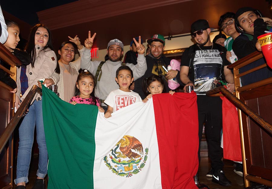 Aficionados mexicanos en la conferencia de prensa en Nueva York.