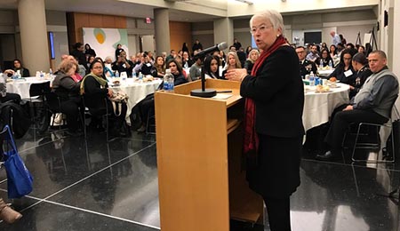 La canciller Carmen Fariña hablando durante el almuerzo.