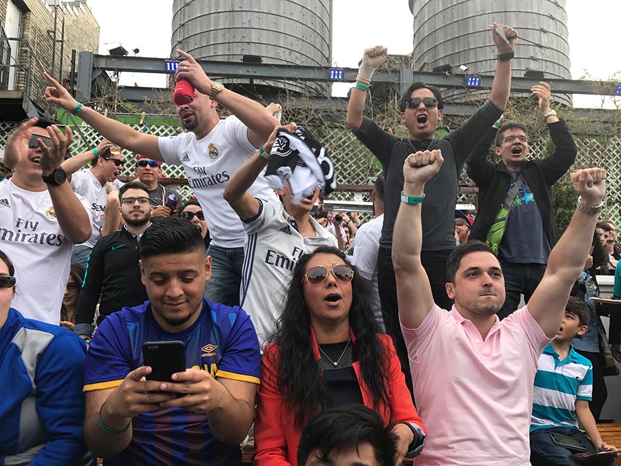 Los aficionados vivieron El Clásico de La Liga durante todo el día.