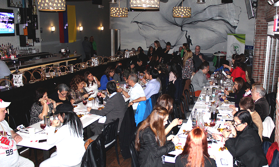Escena del restaurnate Bachue en donde se reunió la Cámara de Comercio de Mujeres de Queens. 
