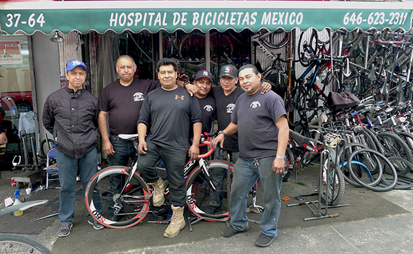 Dinero a trabajadores esenciales excluidos