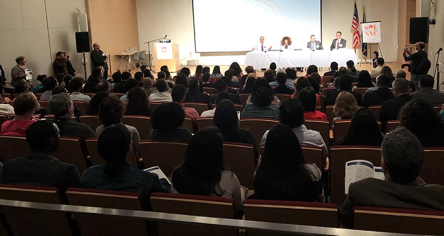 El Summit on Latinos (SOL) fue bastante concurrido y varias personas no pudieron ingresar a la primera plenaria porque el recinto se llenó por completo.