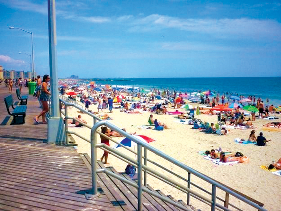 La playa Rockaway en Queens tiene todas las comodidades.