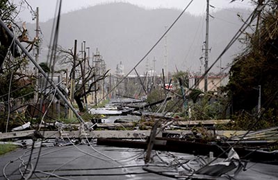Caso todo Puerto Rico está sin luz por el huracán maría.