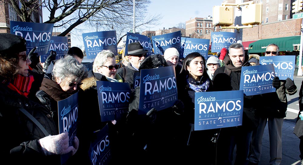 Lanzamiento oficial de la candidatura de Jessica Ramos frente a la escuela pública 69 de Jackson Heights, Queens.