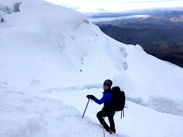 Patricia Alcivar en el pico Cotopaxi de Ecuador. Foto Romel Sandoval.