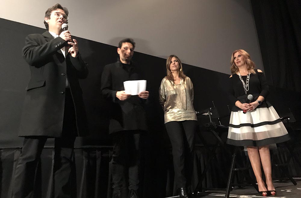 Desde la izquierda, el director Miguel Salazar, Juan Carvajal, la Cínsul General de Colombia en Nueva York, María Isabel Nieto y Berenice Gartner de la estación de televisión Univision. 