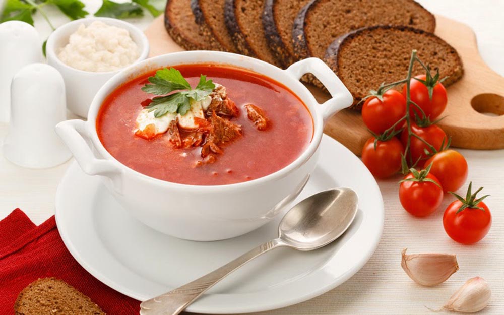 Borsh es la sopa típica rusa de color rojo.