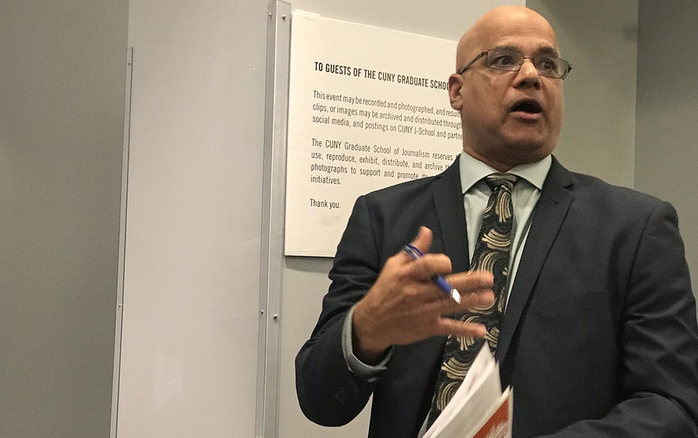 Pete Lobo, encargado de los datos demográficos en el Departamento de Planeación de la ciudad de Nueva York: “Una noche en marzo del 2020 salimos a contar a los desamparados que viven en la calle porque todos debemos ser contados en el Censo”.