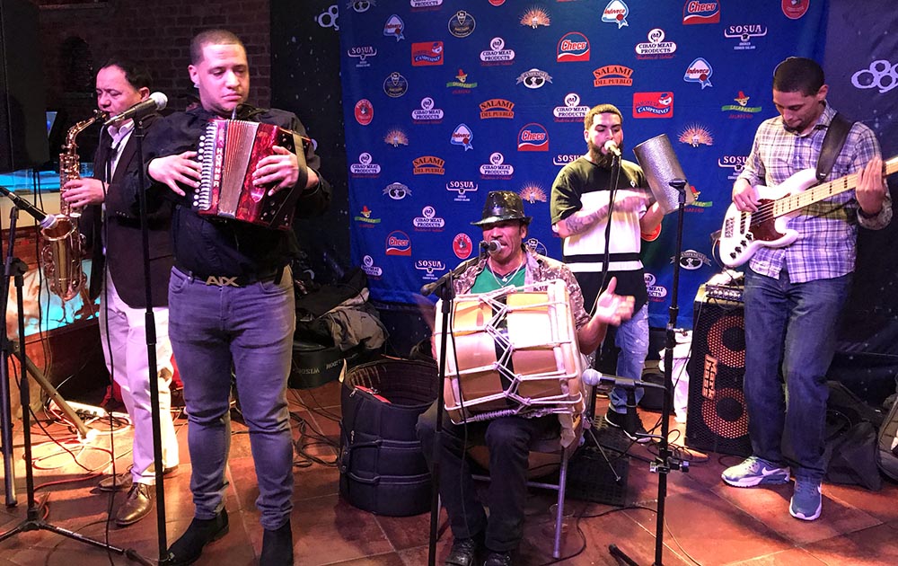 La agrupación de Camilo González y la Dominación Típica amenizó la noche del jueves de esta semana.