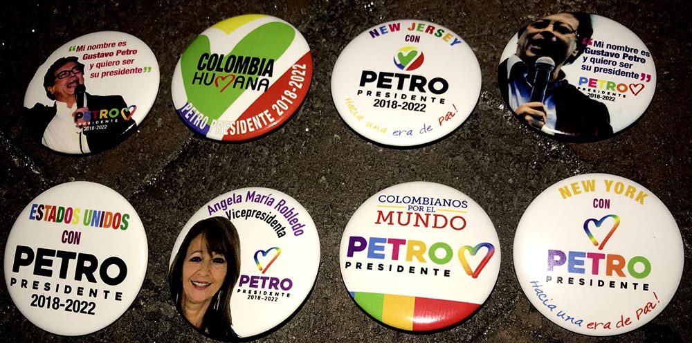 Broches de campaña de Petro por la presidencia de Colombia.