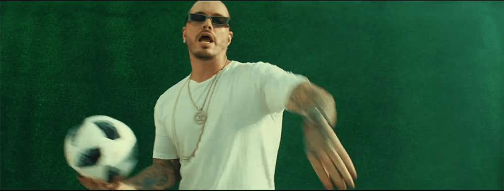 J. Balvin interpresa la canción oficial de CocaCola llamada Colors.