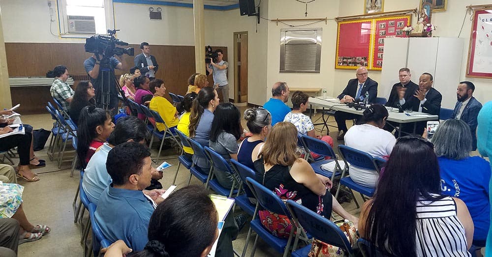 Imagen de la reunión en la iglesia St. Leo de Corona, Queens. Foto