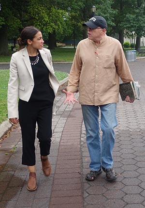 Alexandria Ocasio-Cortez and columnist Arturo Ignacio Sánchez at Flushing Park, Queens. Photo Javier Castaño