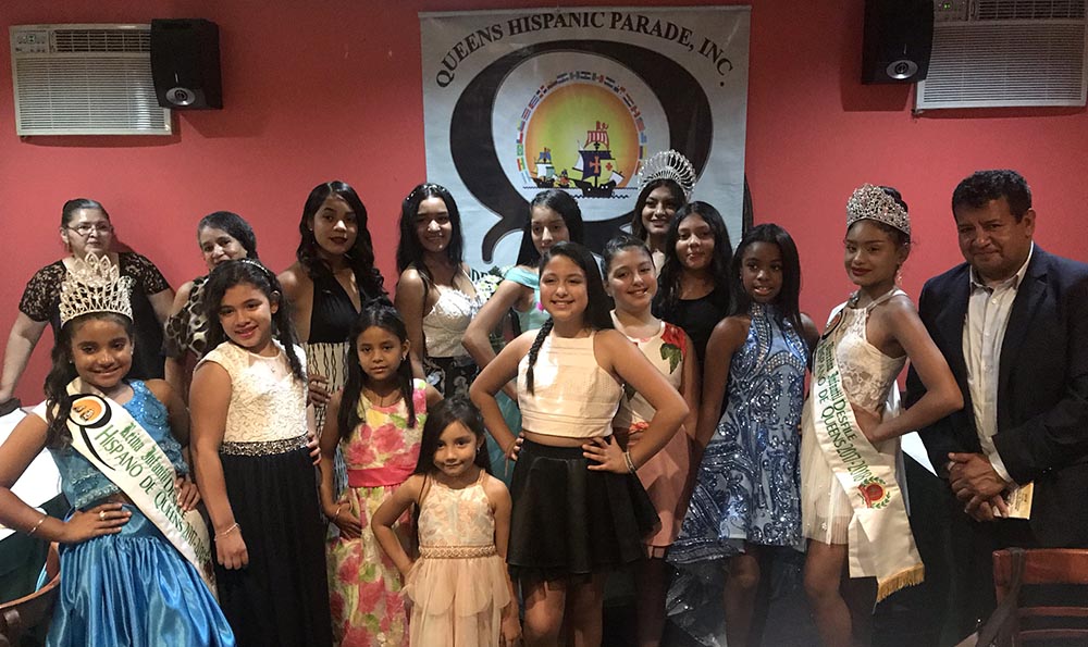 Las candidatas a reina de este desfile en el restaurante Anzuelo Fino.