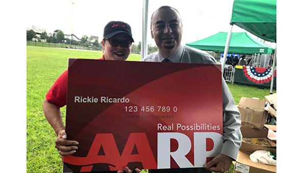 AARP otorga membresía a Rickie Ricardo en estadio de Yankees